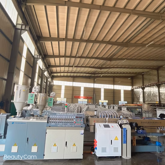 Machine de tuyaux ondulés en plastique/machine de tuyaux de jardin en PVC/machine de fabrication de tuyaux électriques en PVC/équipement de tuyaux électriques/ligne de canalisations de drainage et d'égouts